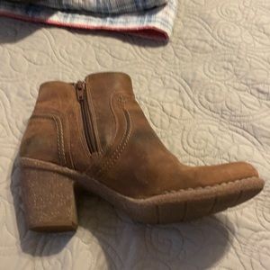 Clark bootie, size 9.5, excellent condition